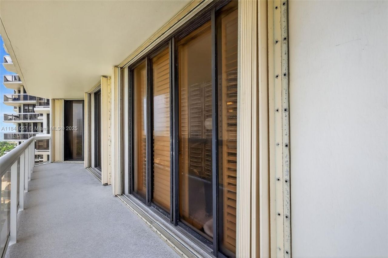 20185 E Country Club Dr, Unit 1406/1405, Aventura, FL 33180 Photo