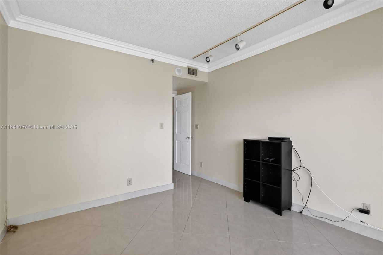 20185 E Country Club Dr, Unit 1406/1405, Aventura, FL 33180 Photo