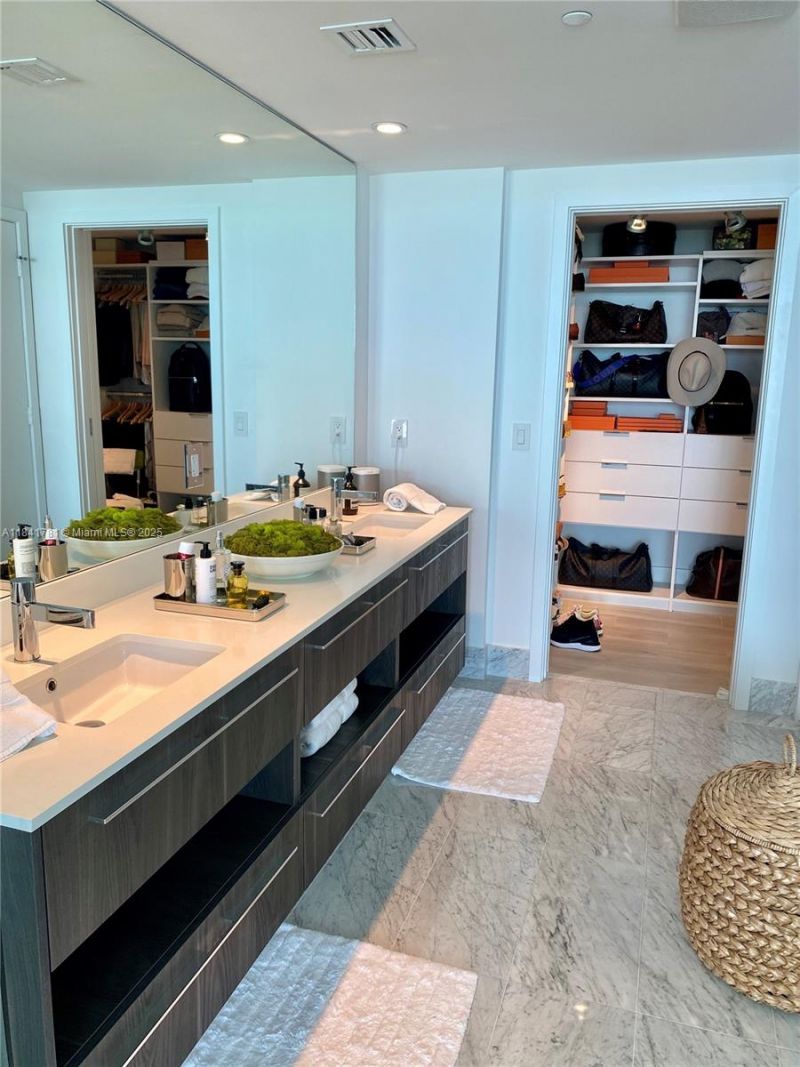 3131 NE 7th Ave, Unit 2801, Miami, FL 33137 Photo