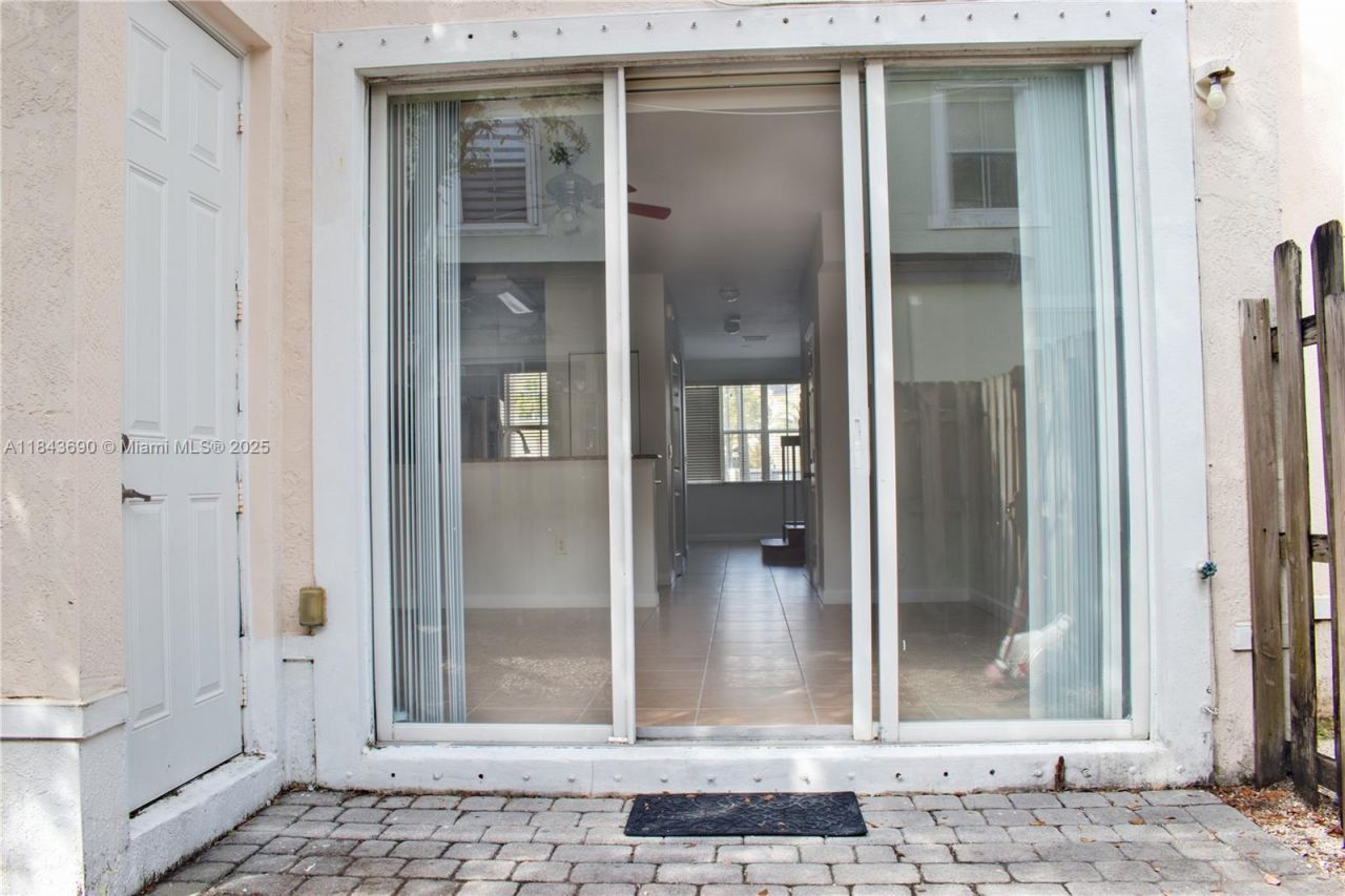 153 SE 28th Pl, Unit 3, Homestead, FL 33033 Photo