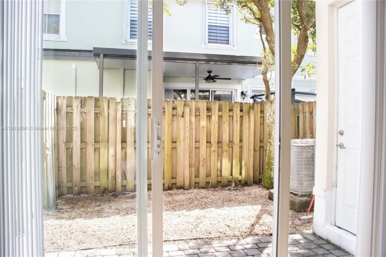 153 SE 28th Pl, Unit 3, Homestead, FL 33033 Photo