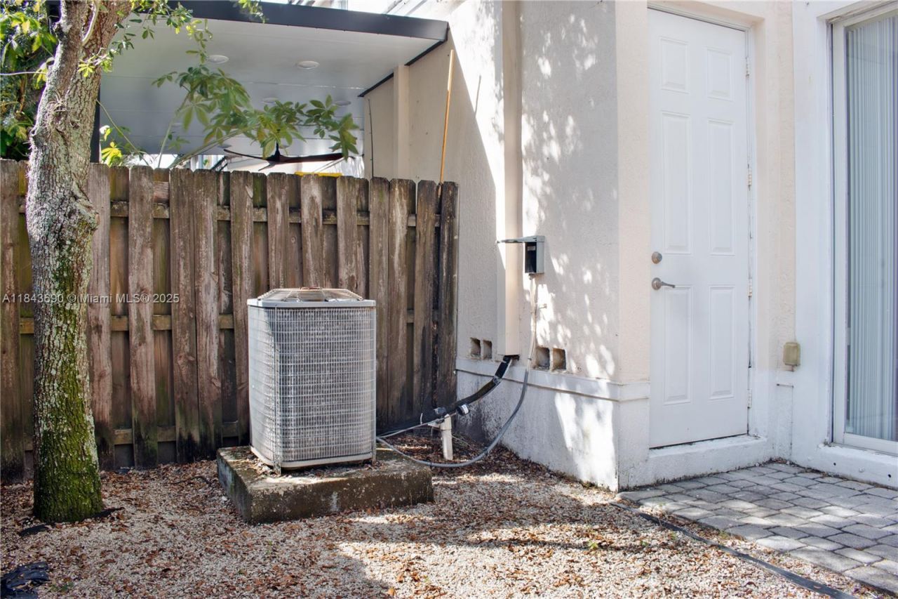 153 SE 28th Pl, Unit 3, Homestead, FL 33033 Photo