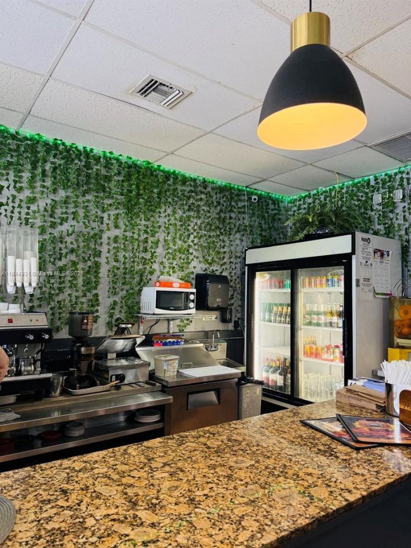 2114 W 68 St, Hialeah, FL 33016 Photo