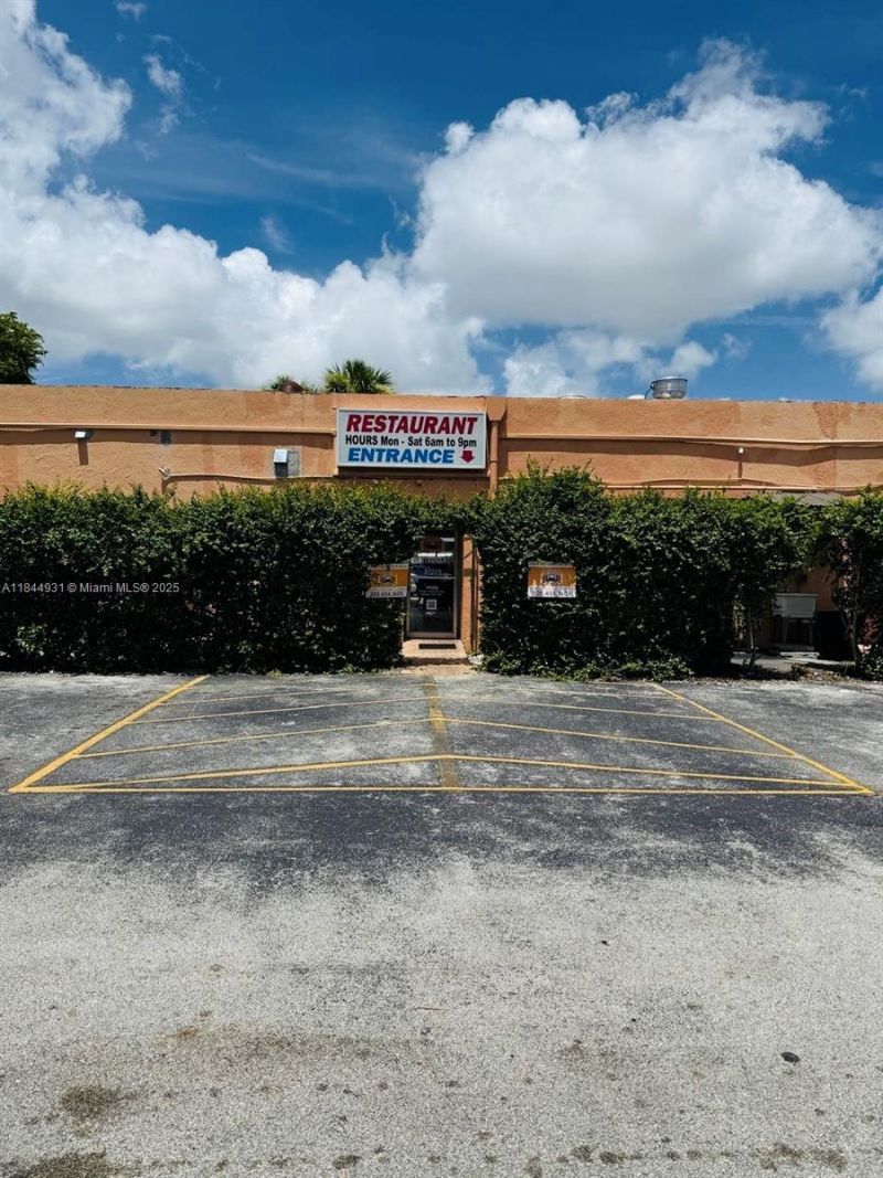 2114 W 68 St, Hialeah, FL 33016 Photo