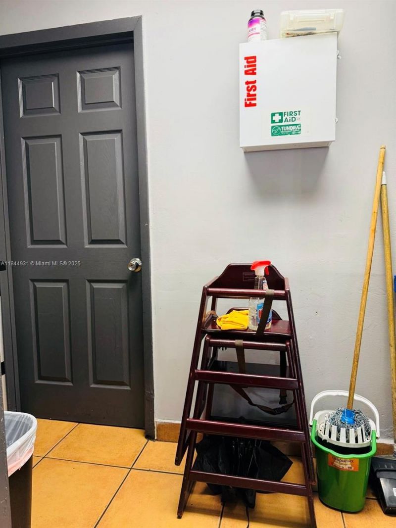 2114 W 68 St, Hialeah, FL 33016 Photo