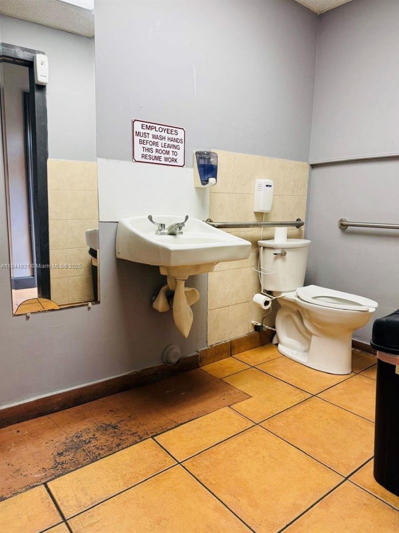 2114 W 68 St, Hialeah, FL 33016 Photo