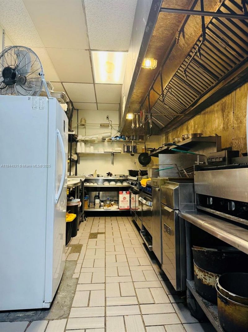 2114 W 68 St, Hialeah, FL 33016 Photo