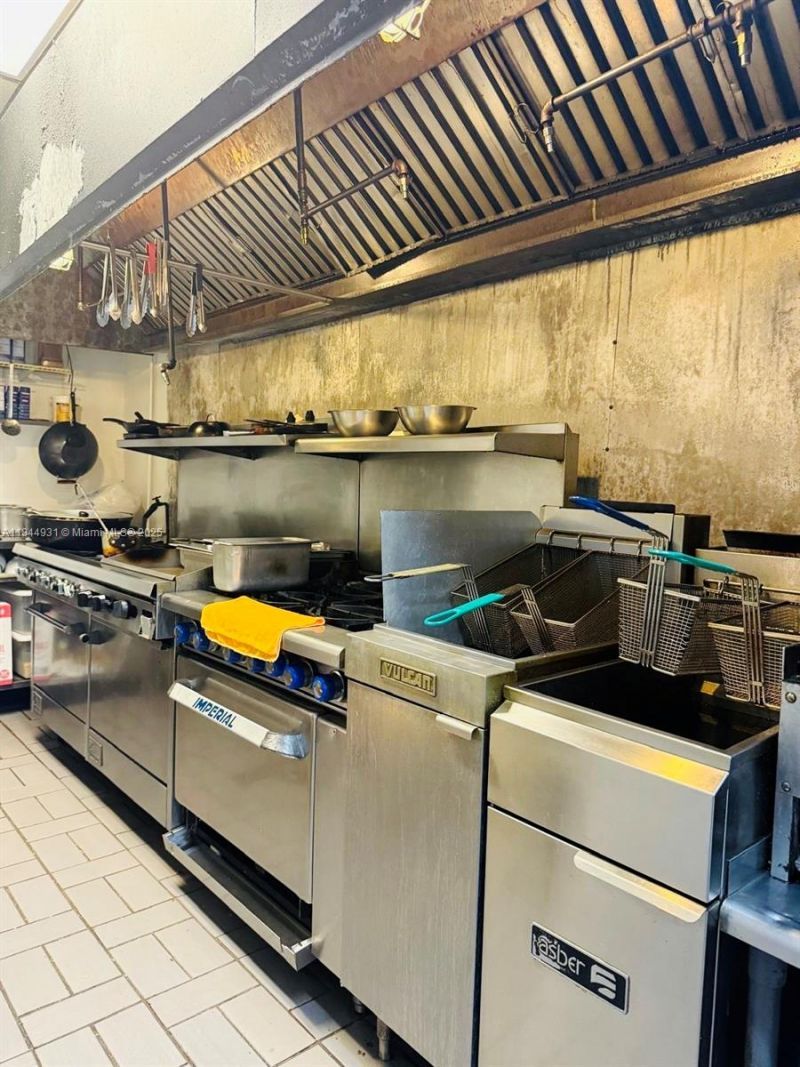 2114 W 68 St, Hialeah, FL 33016 Photo