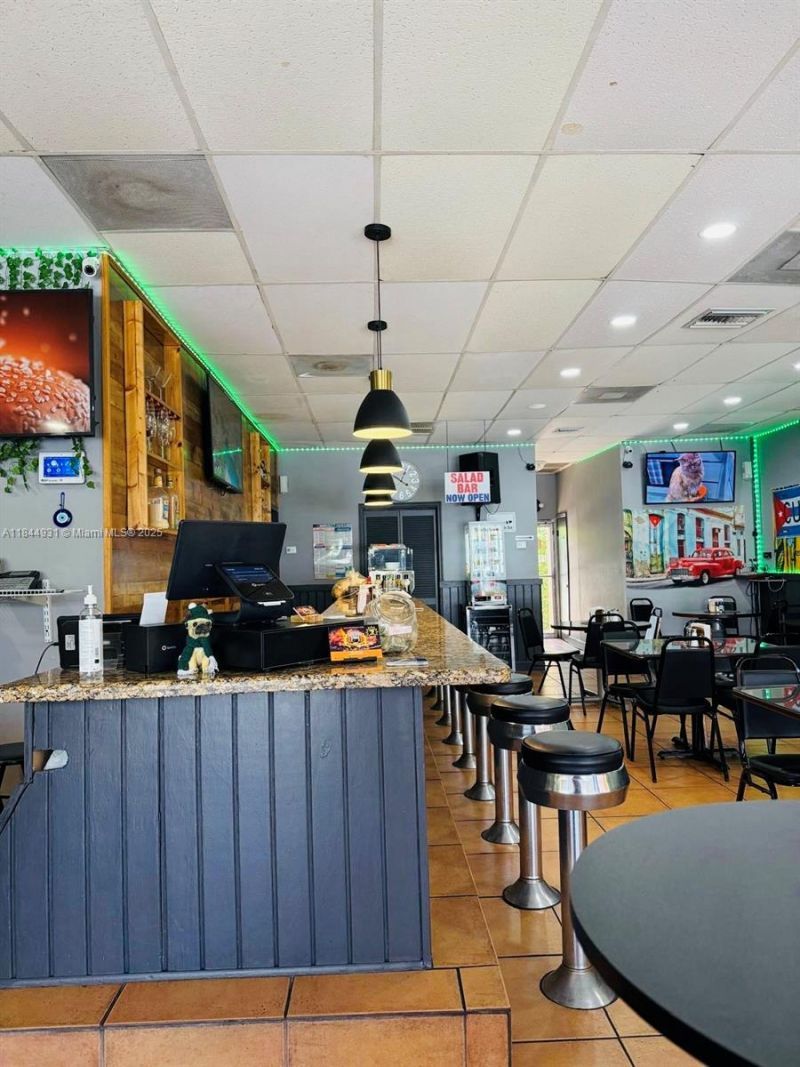 2114 W 68 St, Hialeah, FL 33016 Photo