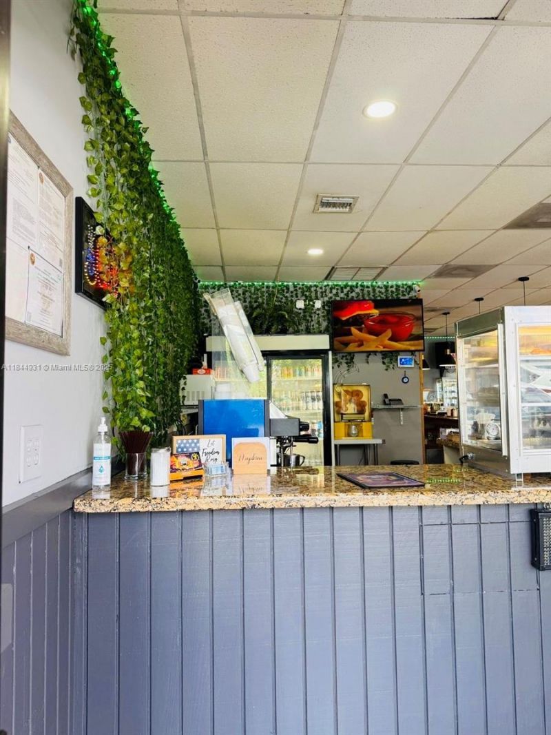 2114 W 68 St, Hialeah, FL 33016 Photo