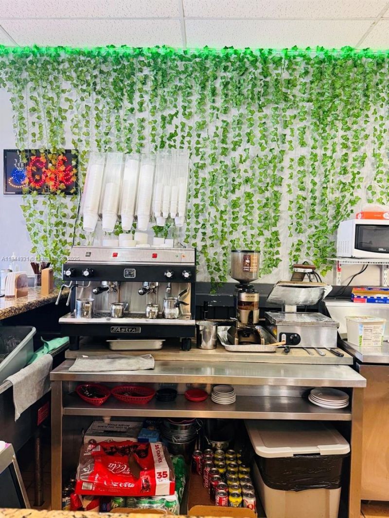 2114 W 68 St, Hialeah, FL 33016 Photo