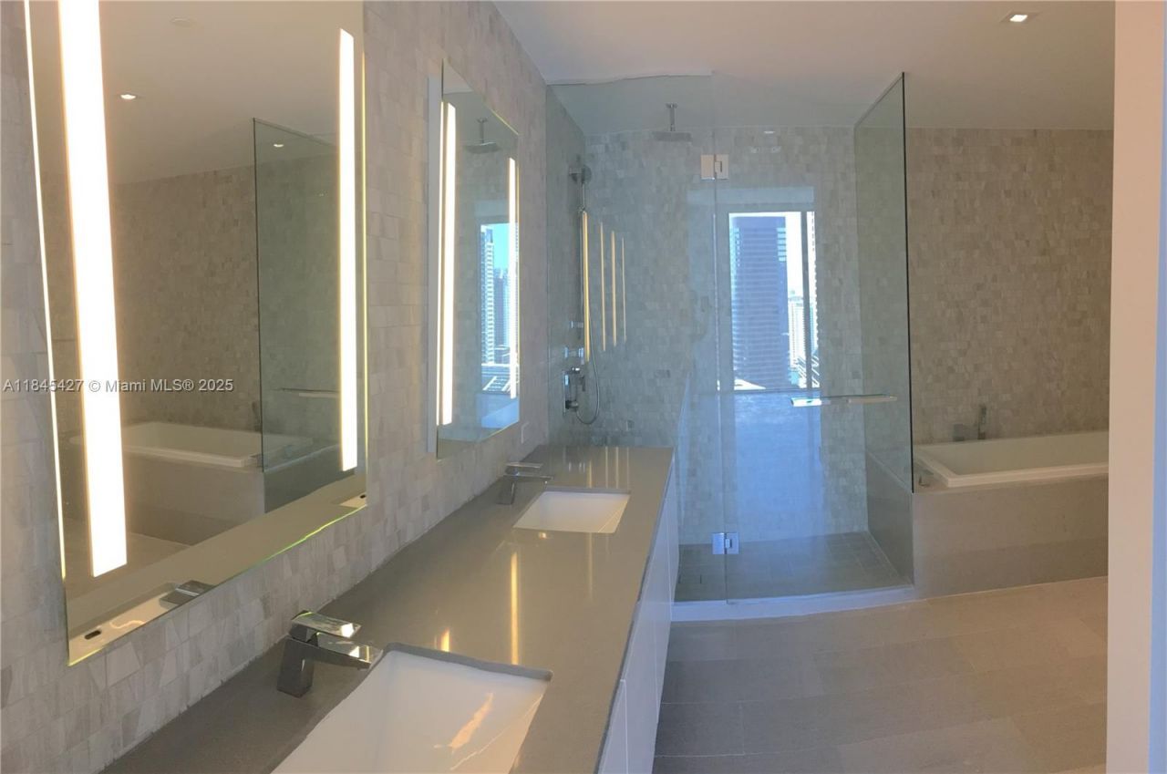 88 SW 7th St, Unit 2305, Miami, FL 33130 Photo