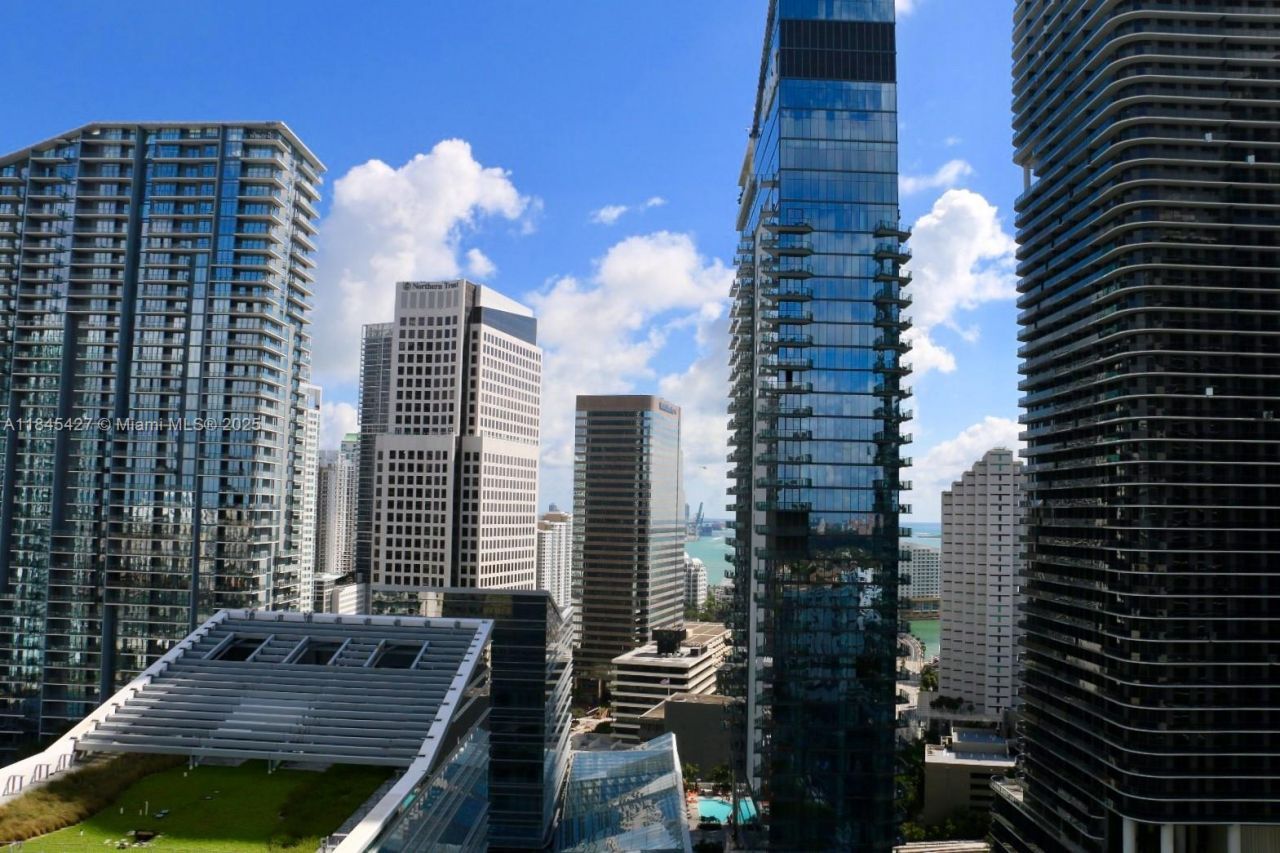 88 SW 7th St, Unit 2305, Miami, FL 33130 Photo