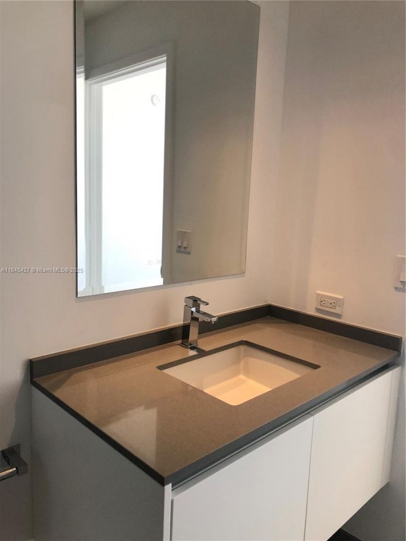 88 SW 7th St, Unit 2305, Miami, FL 33130 Photo