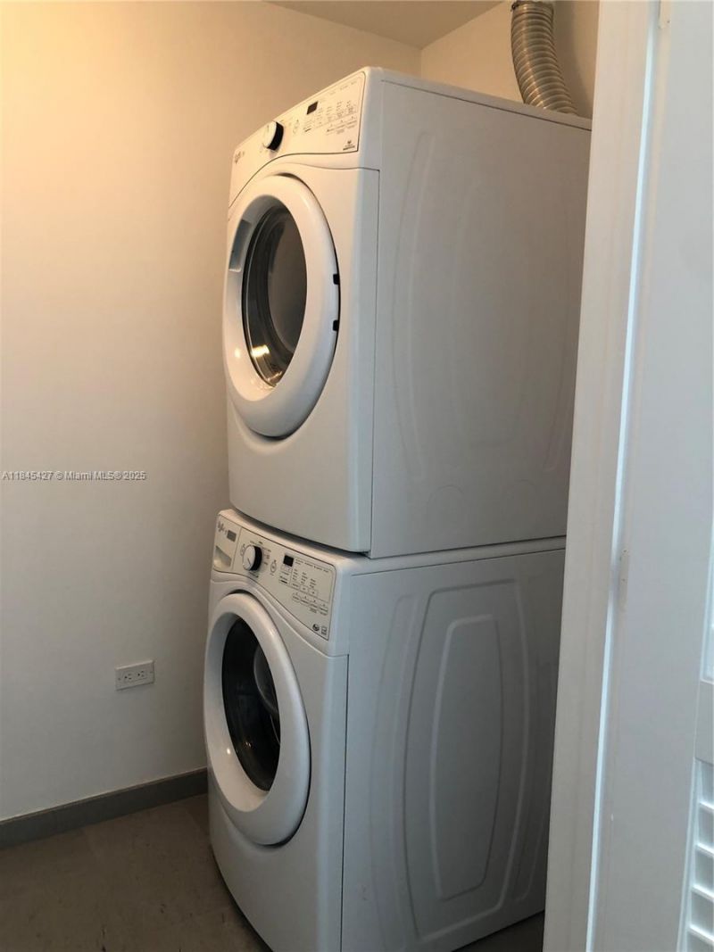 88 SW 7th St, Unit 2305, Miami, FL 33130 Photo