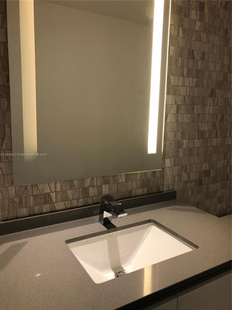 88 SW 7th St, Unit 2305, Miami, FL 33130 Photo