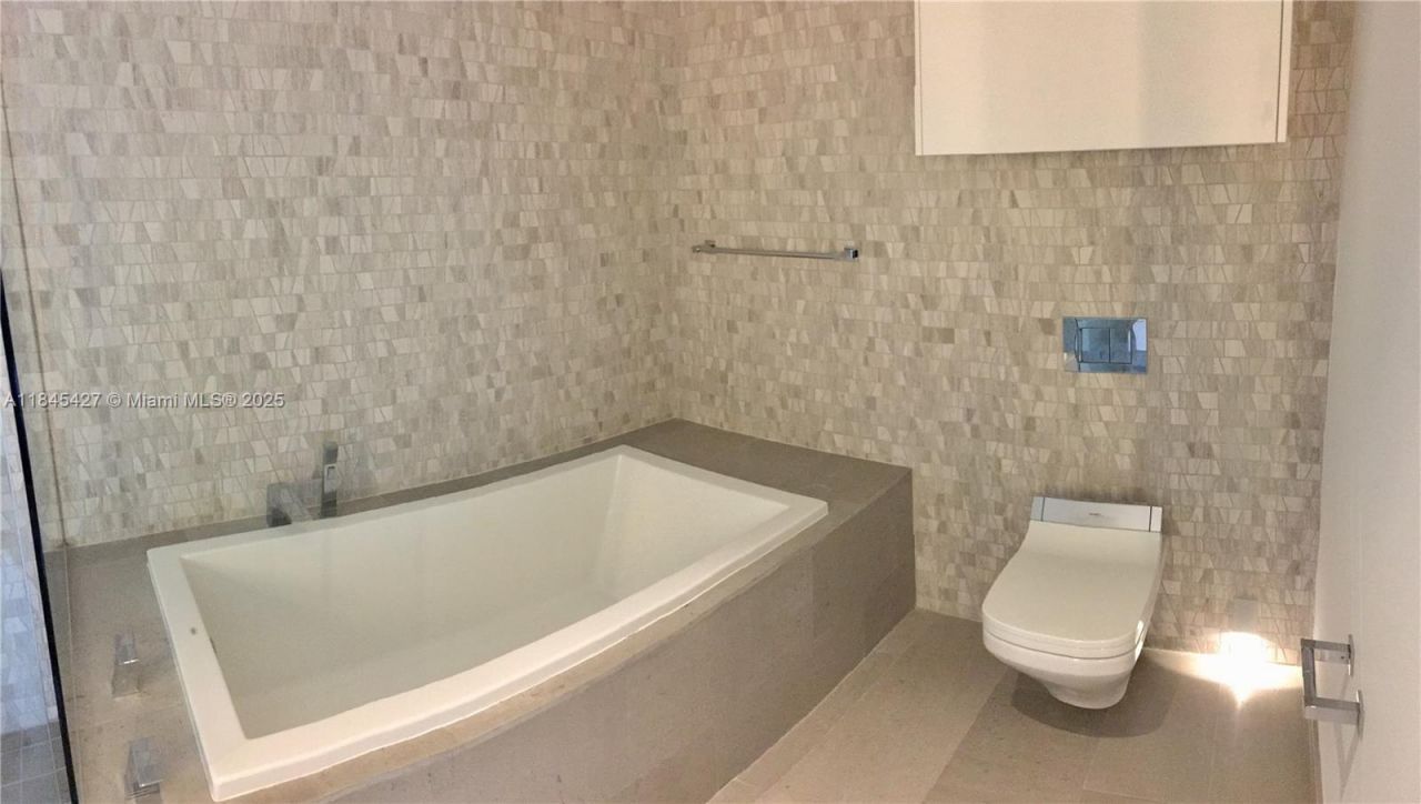 88 SW 7th St, Unit 2305, Miami, FL 33130 Photo