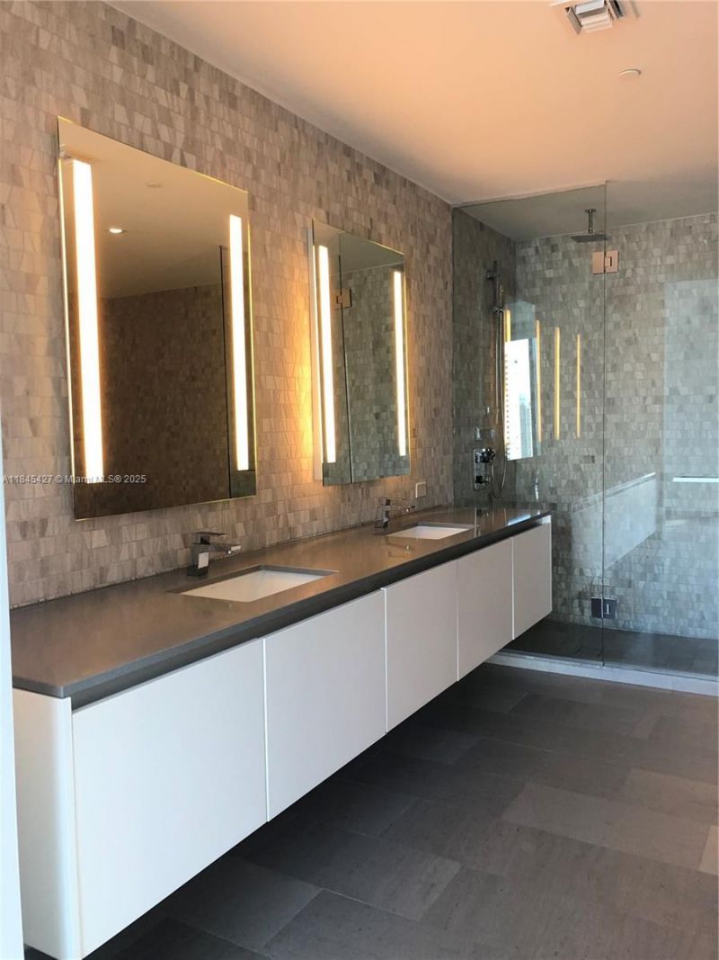 88 SW 7th St, Unit 2305, Miami, FL 33130 Photo