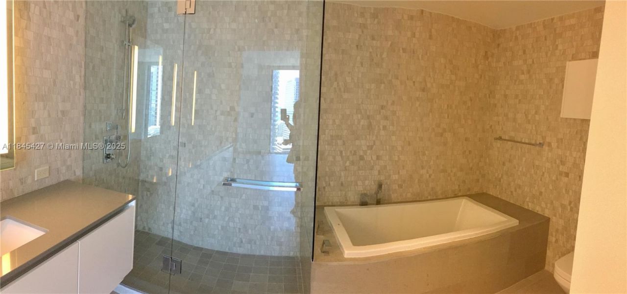 88 SW 7th St, Unit 2305, Miami, FL 33130 Photo