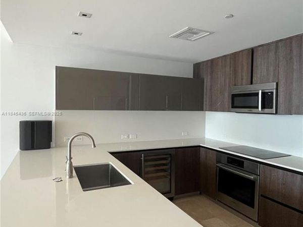 88 SW 7th St, Unit 2603, Miami, FL 33130