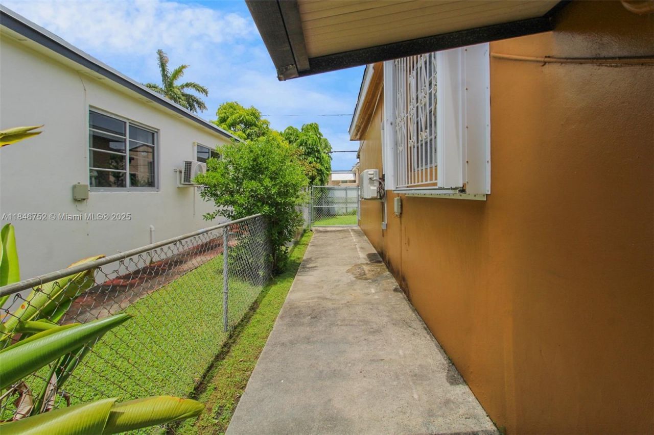 3600 NW 19th Ter, Miami, FL 33125 Photo