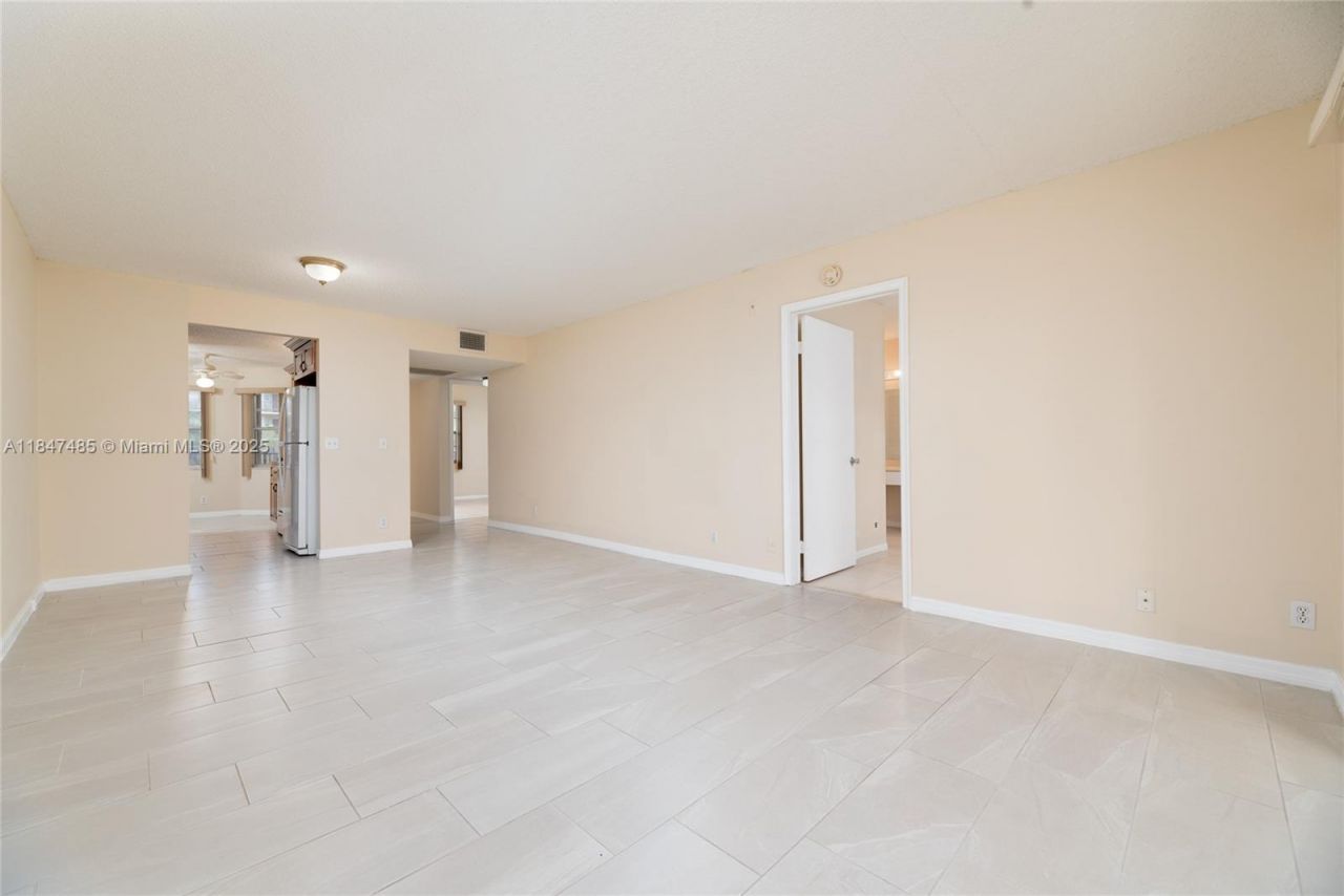 13000 SW 15th Ct, Unit 206U, Pembroke Pines, FL 33027 Photo