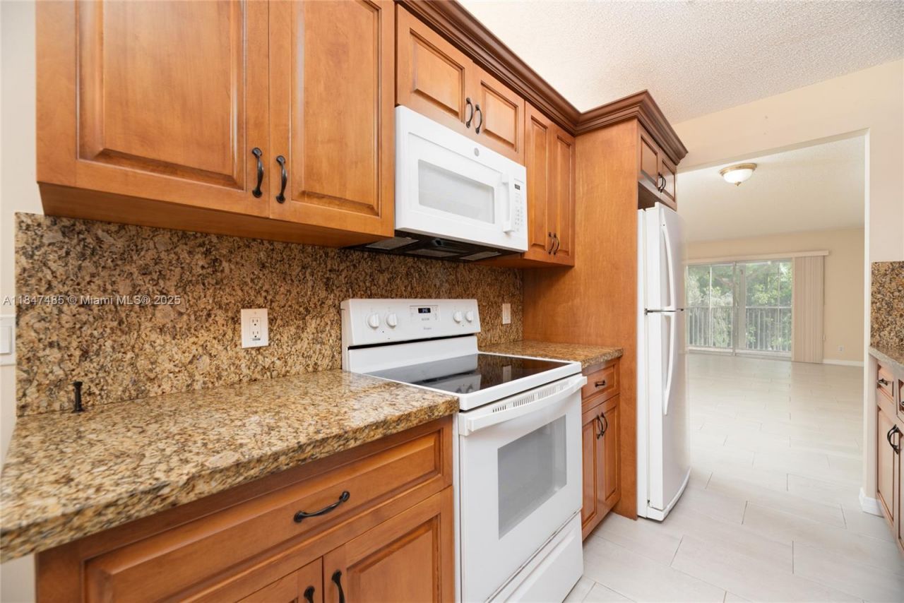 13000 SW 15th Ct, Unit 206U, Pembroke Pines, FL 33027 Photo