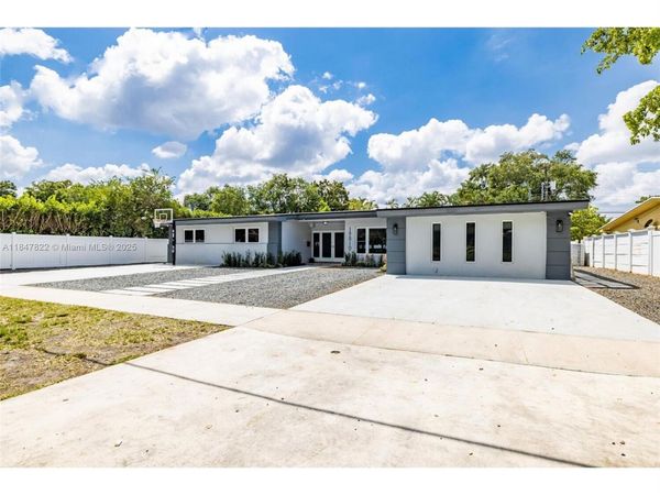 19810 NE 22nd av, Miami, FL 33180
