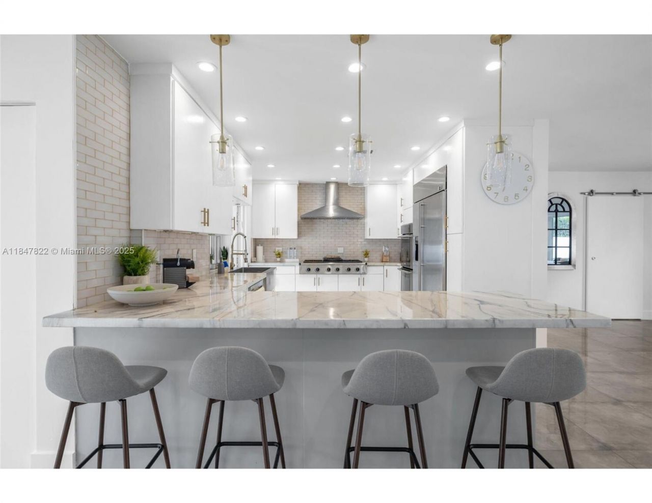 19810 NE 22nd Av, Miami, FL 33180 Photo