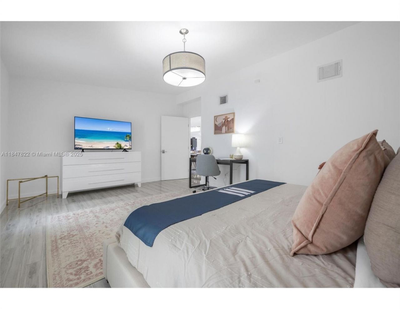 19810 NE 22nd Av, Miami, FL 33180 Photo