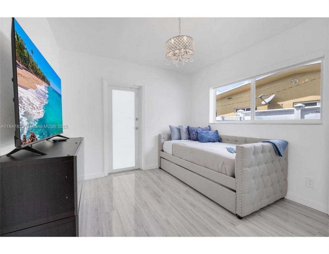 19810 NE 22nd Av, Miami, FL 33180 Photo