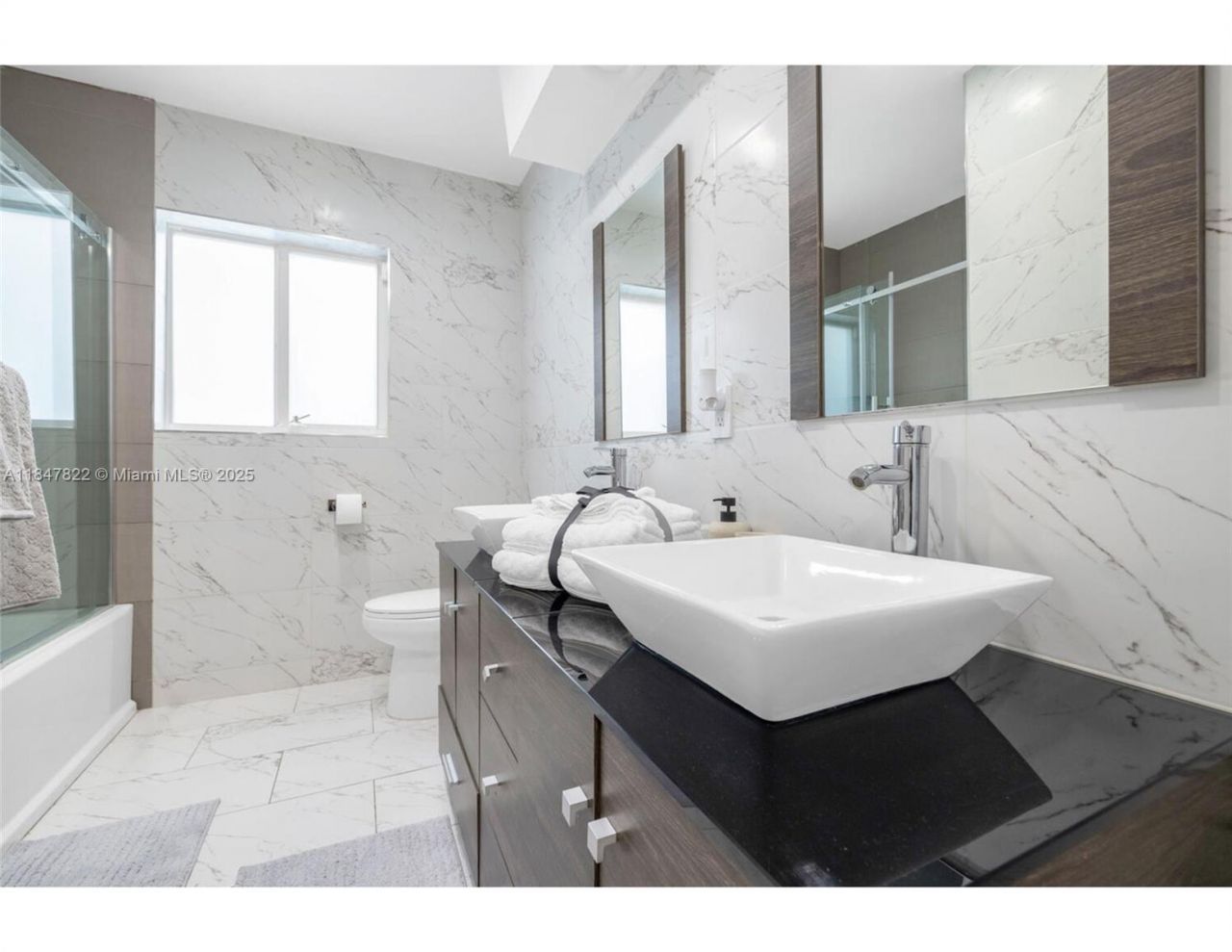 19810 NE 22nd Av, Miami, FL 33180 Photo