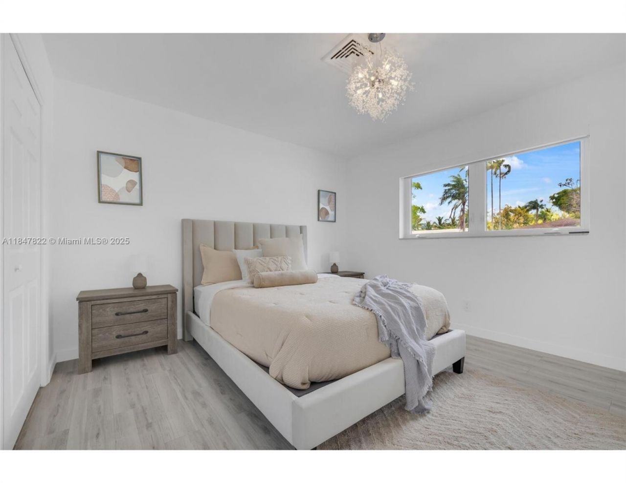 19810 NE 22nd Av, Miami, FL 33180 Photo