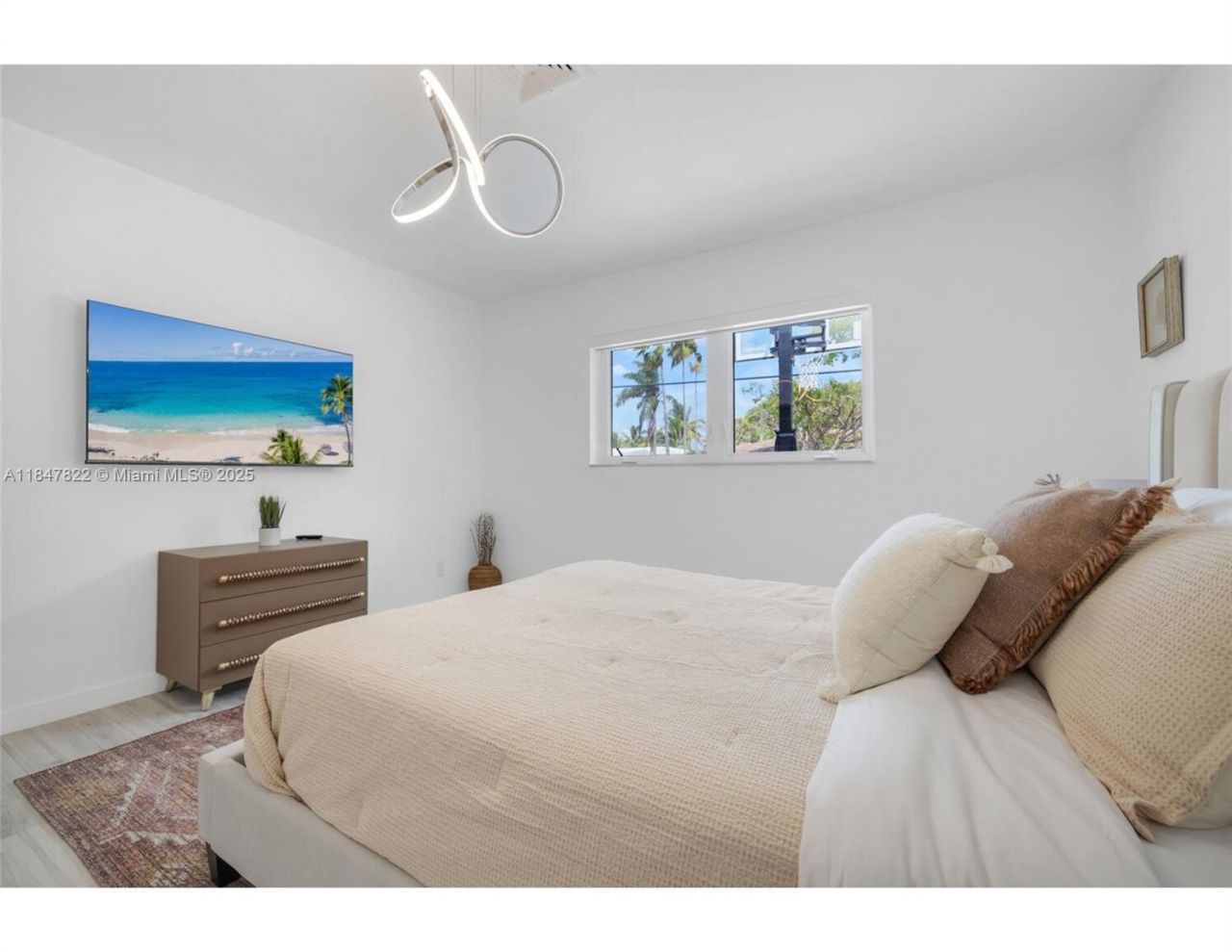 19810 NE 22nd Av, Miami, FL 33180 Photo