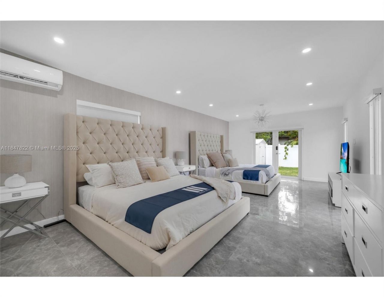 19810 NE 22nd Av, Miami, FL 33180 Photo