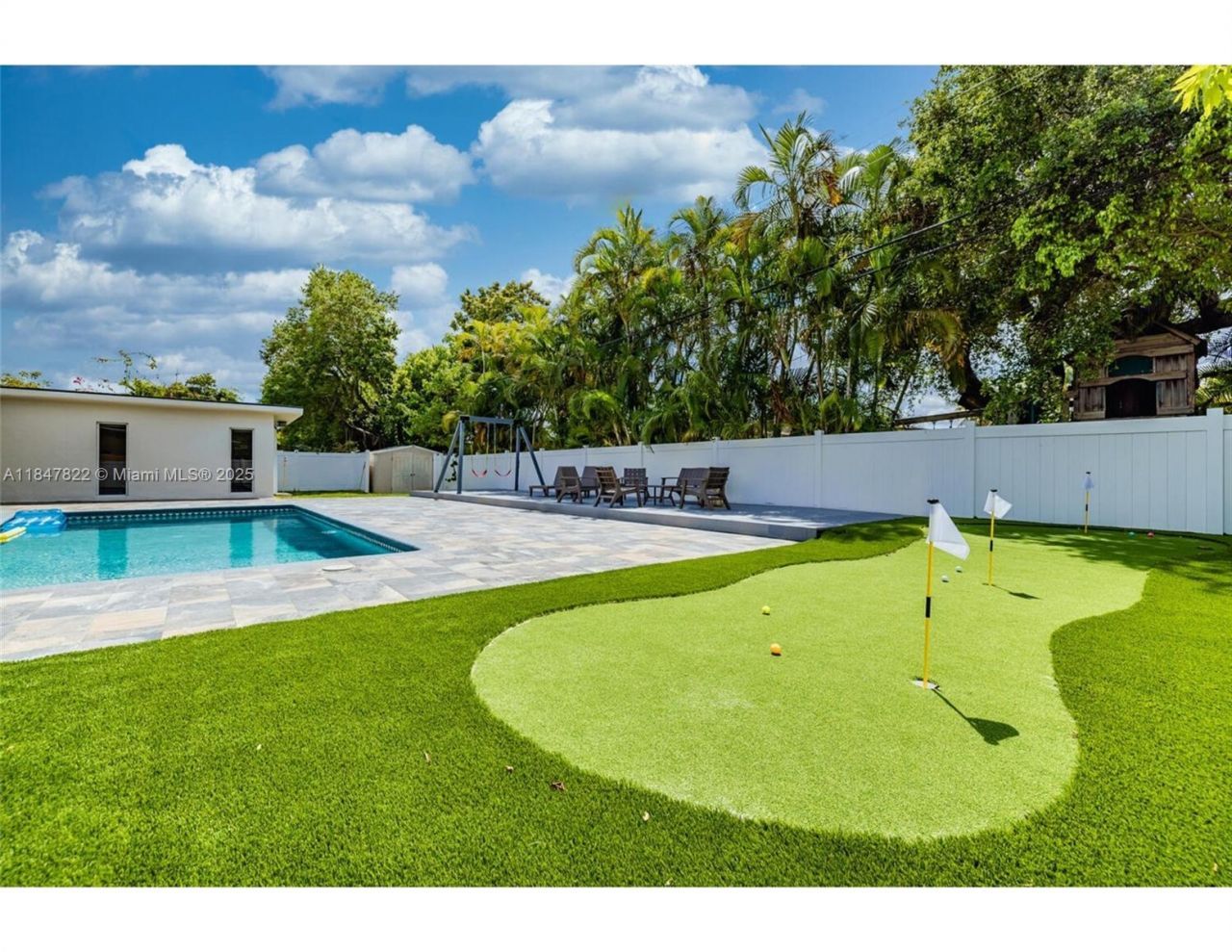 19810 NE 22nd Av, Miami, FL 33180 Photo