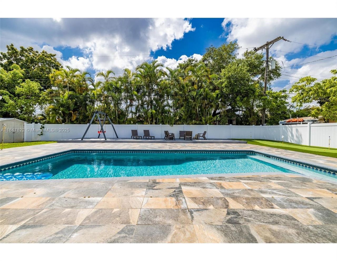 19810 NE 22nd Av, Miami, FL 33180 Photo