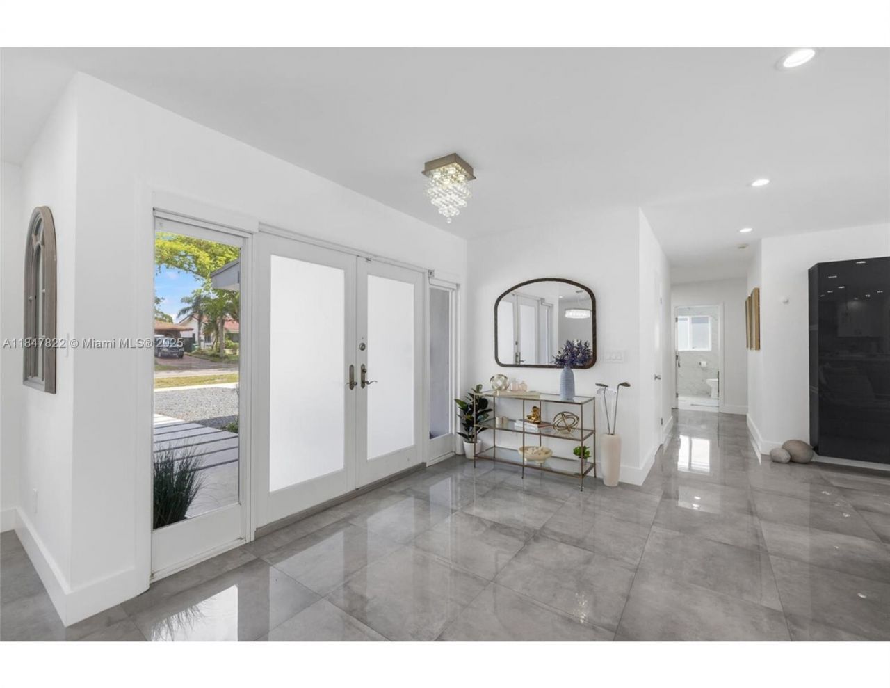 19810 NE 22nd Av, Miami, FL 33180 Photo