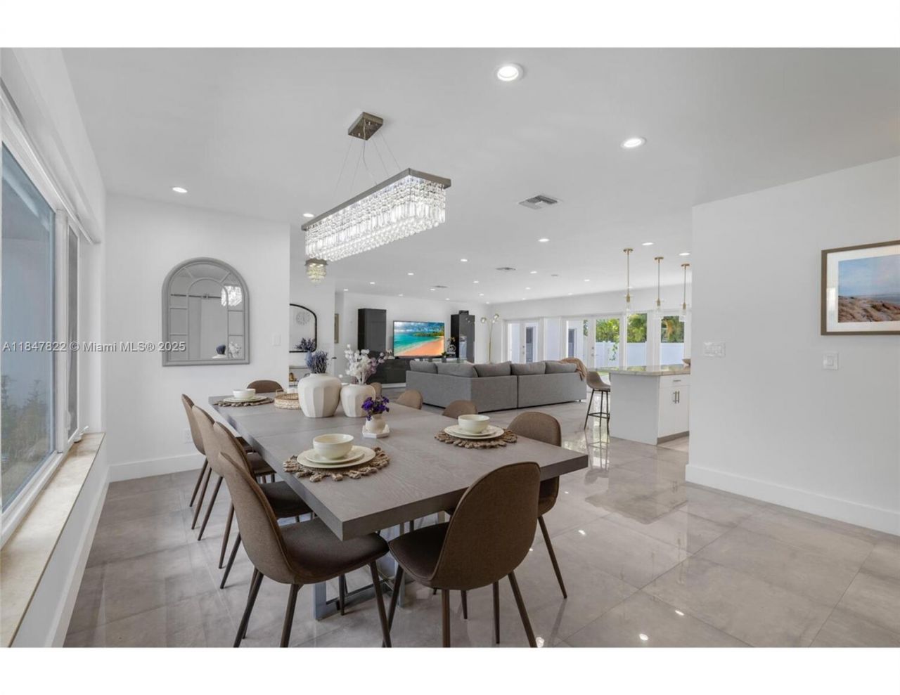 19810 NE 22nd Av, Miami, FL 33180 Photo