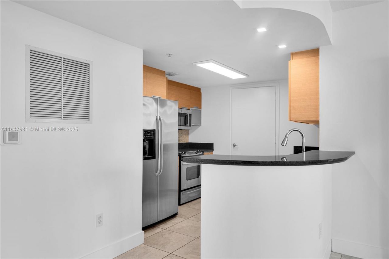 1881 79th St Cswy, Unit 404, North Bay Village, FL 33141 Photo