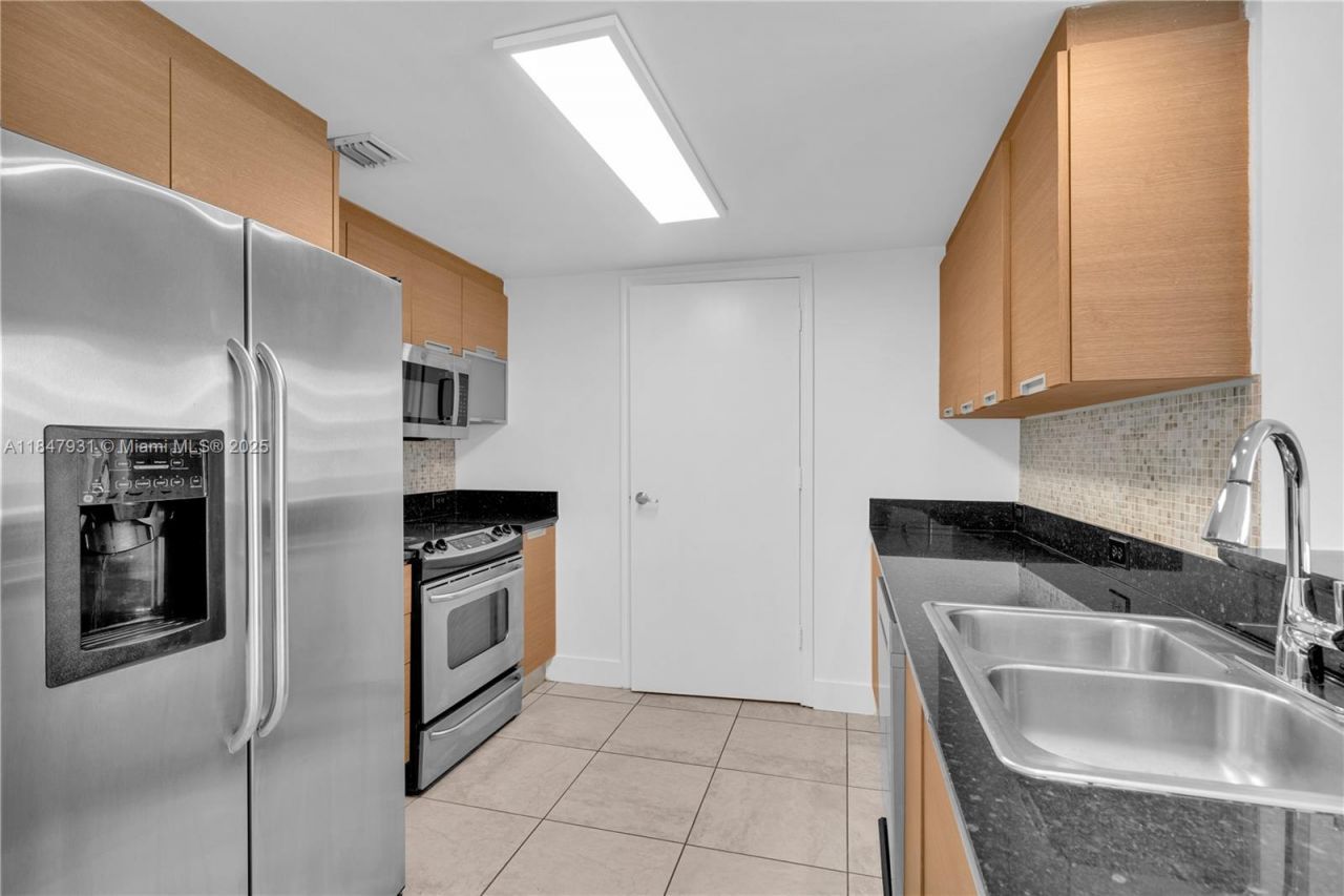 1881 79th St Cswy, Unit 404, North Bay Village, FL 33141 Photo