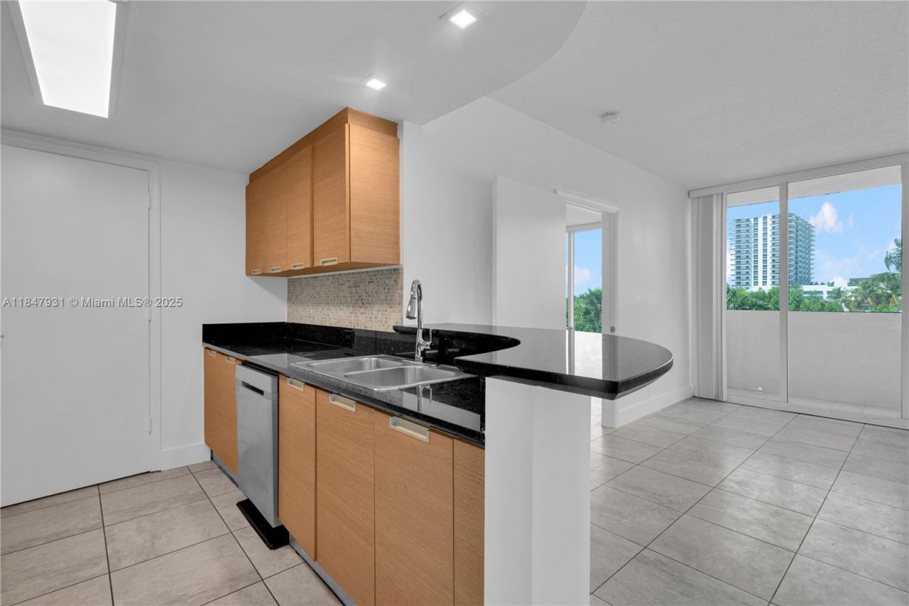 1881 79th St Cswy, Unit 404, North Bay Village, FL 33141 Photo