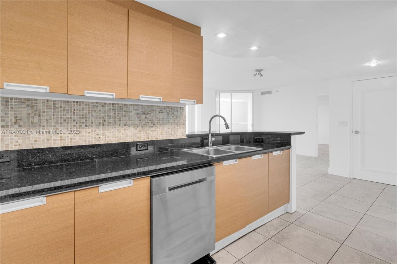 1881 79th St Cswy, Unit 404, North Bay Village, FL 33141 Photo