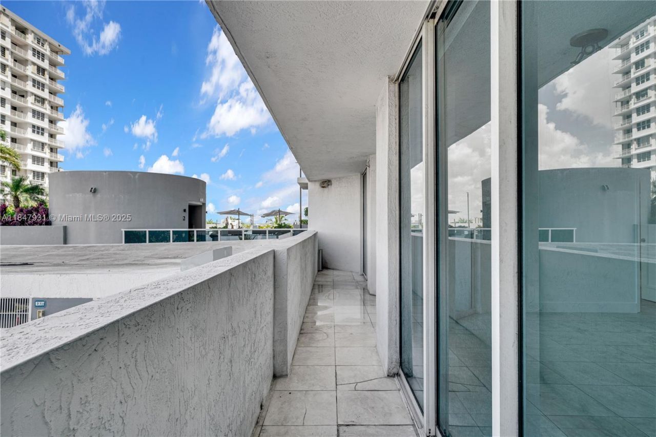 1881 79th St Cswy, Unit 404, North Bay Village, FL 33141 Photo