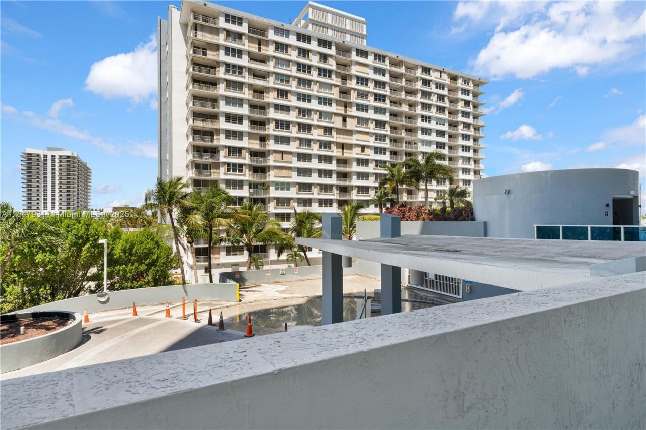 1881 79th St Cswy, Unit 404, North Bay Village, FL 33141 Photo