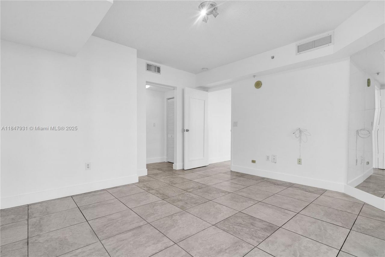 1881 79th St Cswy, Unit 404, North Bay Village, FL 33141 Photo