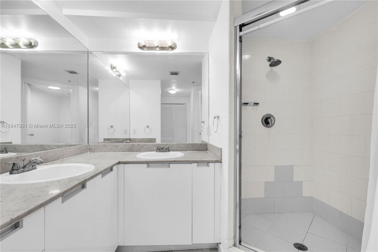 1881 79th St Cswy, Unit 404, North Bay Village, FL 33141 Photo