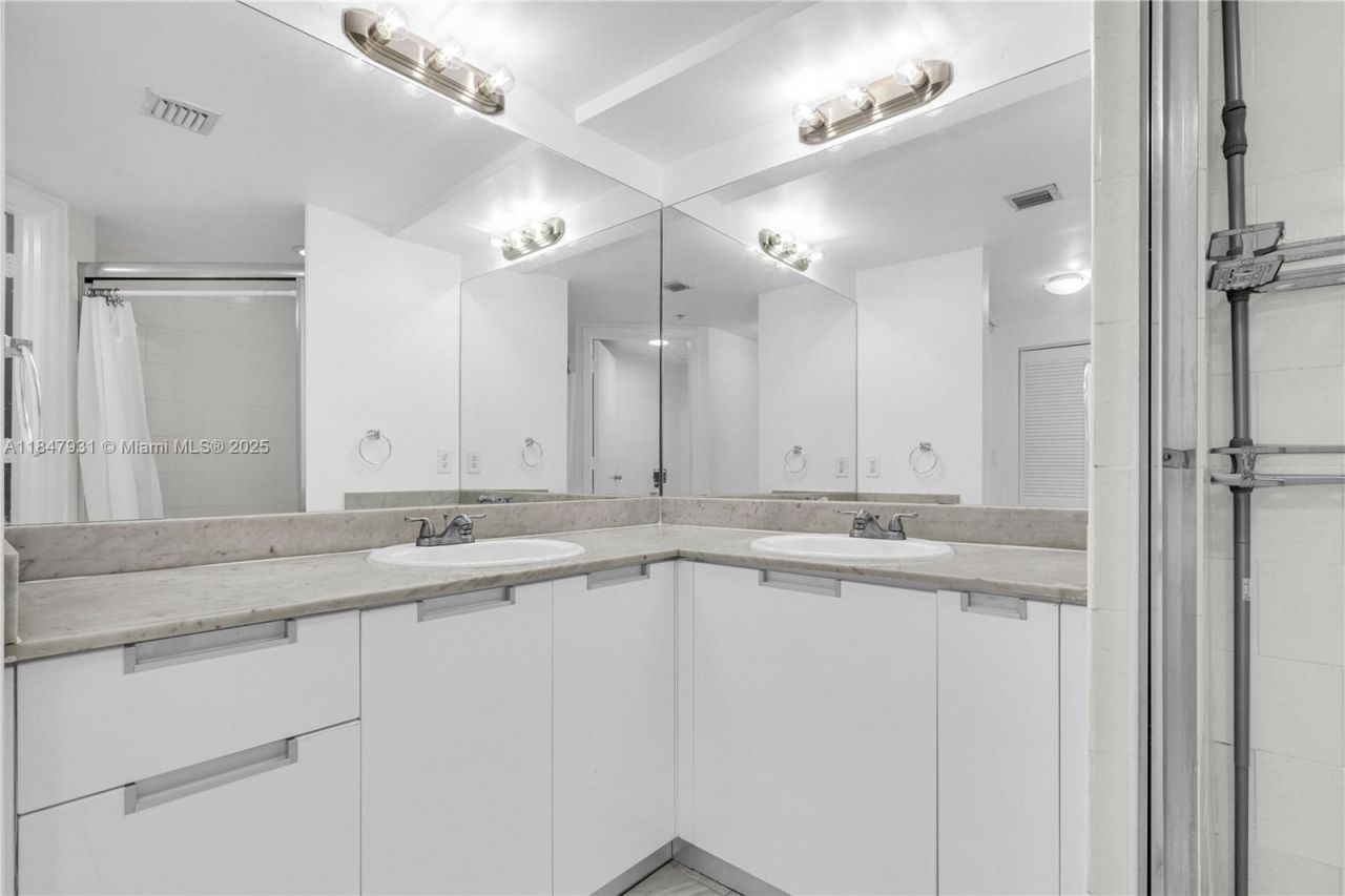 1881 79th St Cswy, Unit 404, North Bay Village, FL 33141 Photo