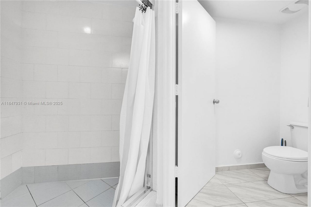 1881 79th St Cswy, Unit 404, North Bay Village, FL 33141 Photo