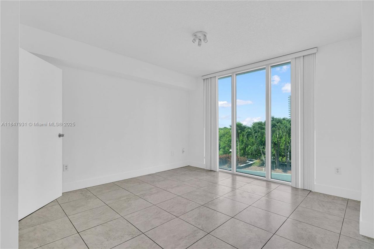 1881 79th St Cswy, Unit 404, North Bay Village, FL 33141 Photo